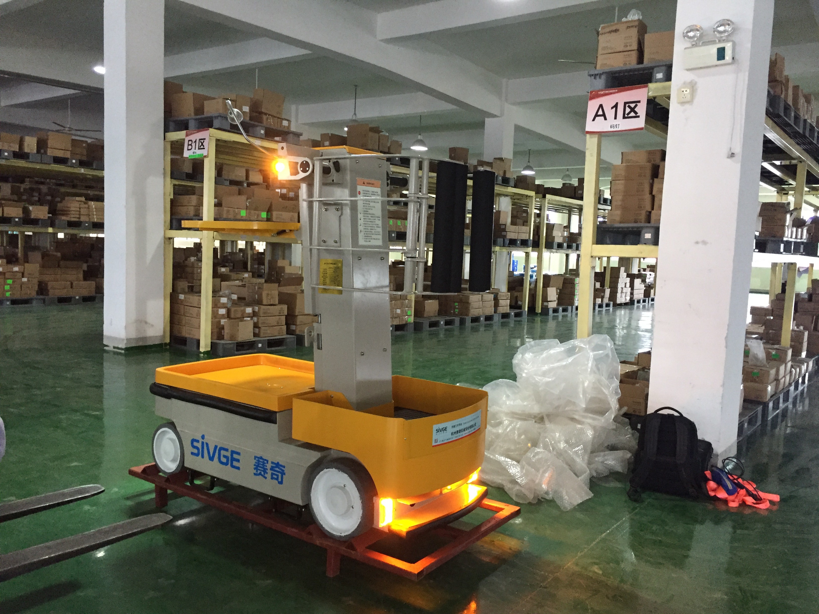Buy cheap 6 m Mast Type Aluminum Self Propelled Elevating Work Platforms Stock Picker with maintenance-free battery product