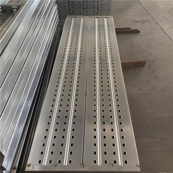 Diamond Pattern Metal Tread Plate Corrosion Resistant 1.8mm-3mm Scaffolding Plank for Construction