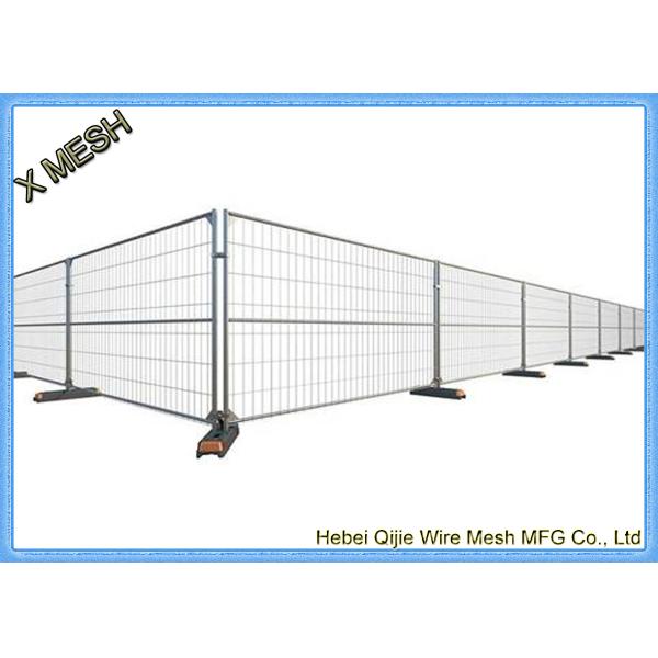 The Australia portable fences are connected with feet and clamps.