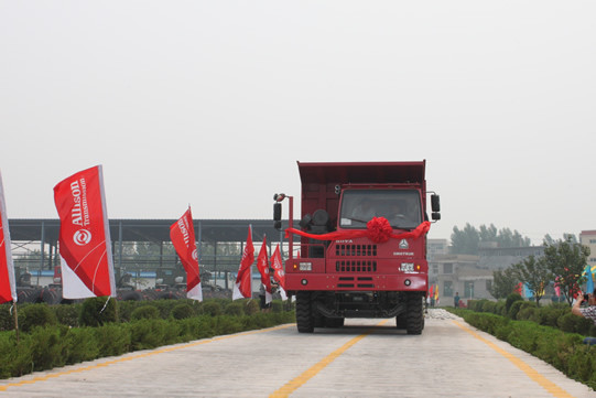 371HP SINOTRUCK HOWO 70 tons mining dump truck , parabolic leaf spring Tipper Dump Truck