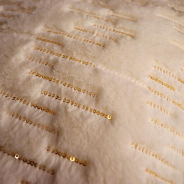 Stylish Faux Fur Throw Blanket Nondisposable Luxury Embroidered Minky Throw Blankets