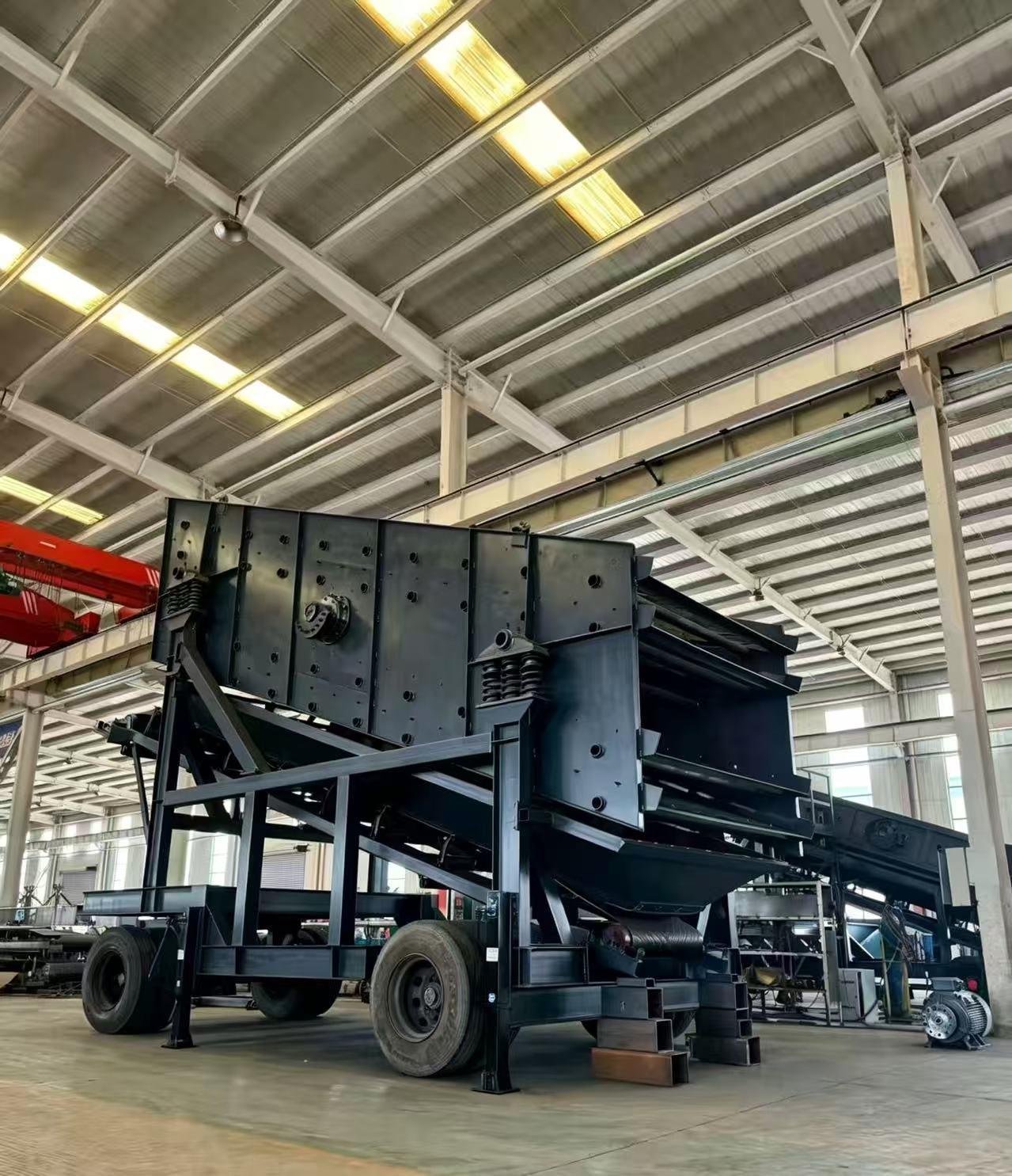 Trailer Mounted YZ Vibrating Screen Machine Multi Layer With Removable mesh panels