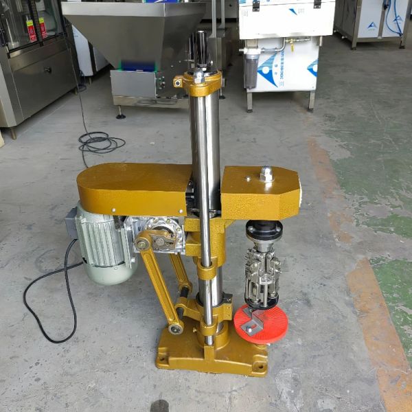 0.37kw Semi Automatic Capping Machine 1200b/h Wine Bottle Screw Cap Machine Customized