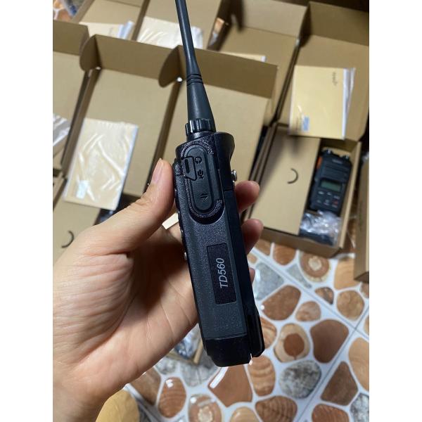 Hytera IP67 Waterproof Two-way Radio with 2000-2500mAh Battery and 5W Output Power for Reliable Industrial and Outdoor Communications