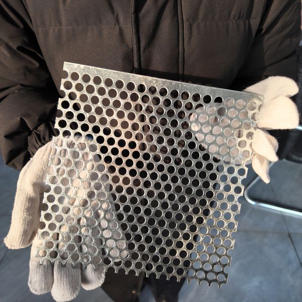 Silver Plum Blossom Shaped Perforated Aluminum Plate For Park Decoration