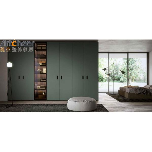 Modern Minimalist Bedroom Wardrobe Cabinet with Simple Design and Cupboard Handles