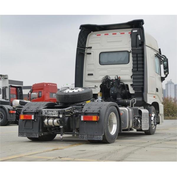 Chenglong M3 CNG Tractor Trailer With 14 Forward Shift Manual Transmission