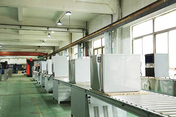 ICS-60 Wholesale 60 kg Per Day Snow Flake Ice Making Machine for Seafood Imported Compressor Commercial Ice Maker Factory