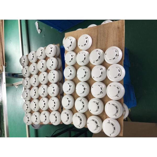 2 wired conventional smoke detector with white color used for hotel building villa