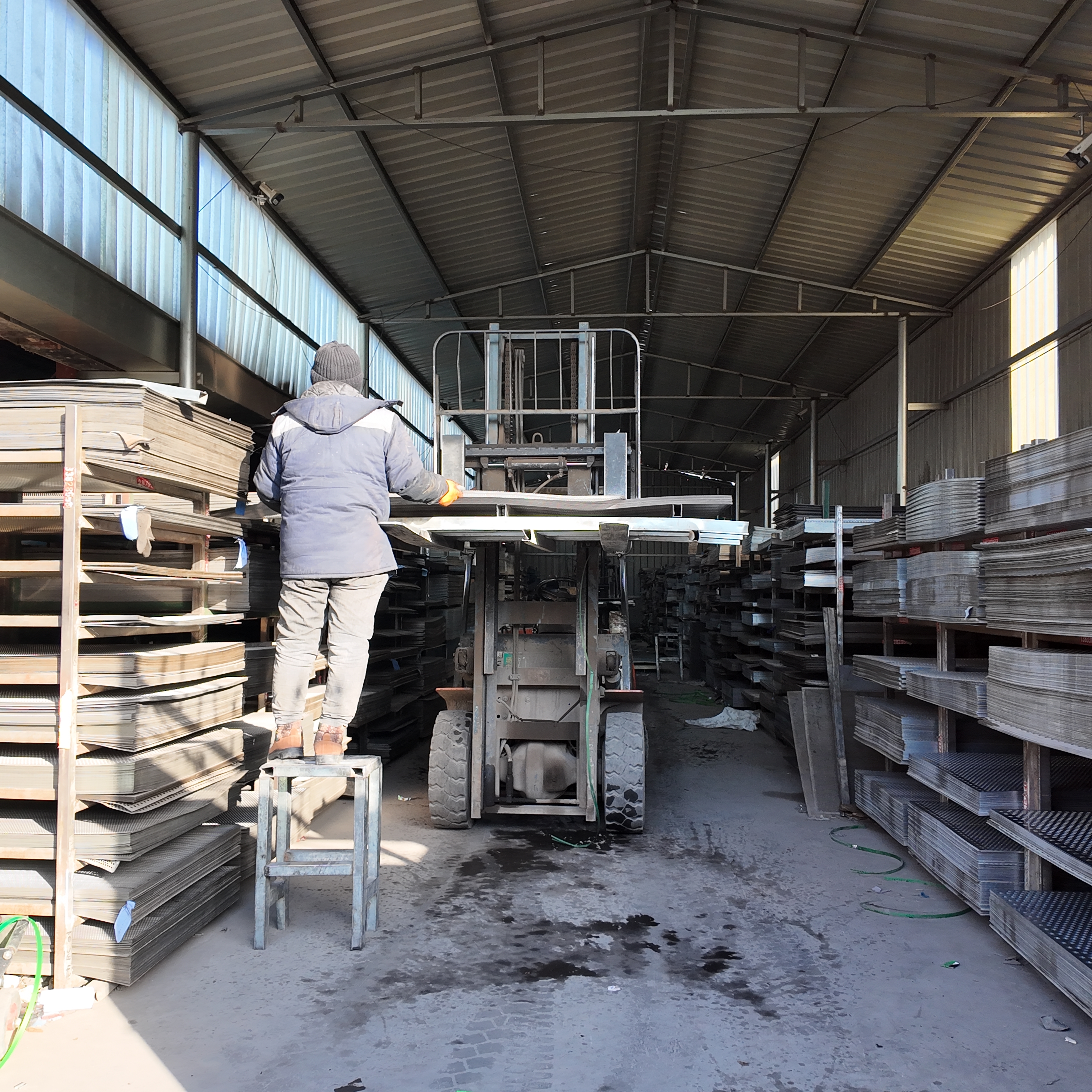 Bending Punching Custom Perforated Mesh Panel