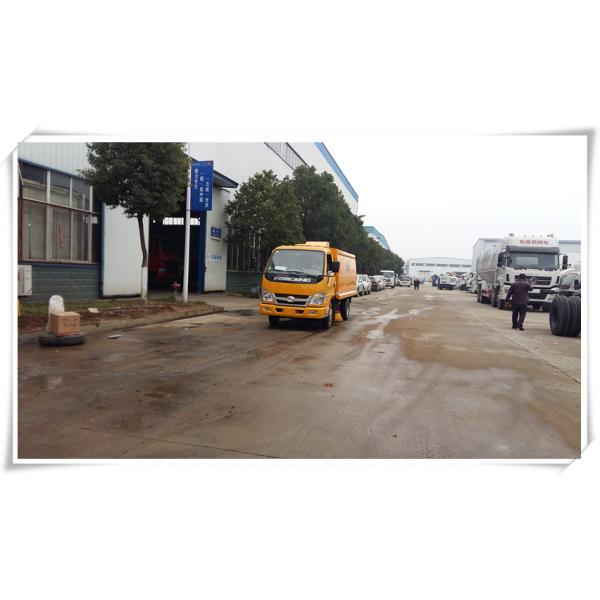 Mini Road Sweeper Truck 2.5CBM Road Cleaning Truck For Sidewalk ISO Certification