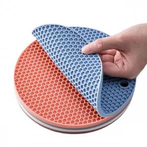 China Kitchen Utensil Non Slip Heat Resistant Silicone Hot Pot Holder Mat Coaster on sale