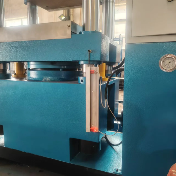 100-ton Cast Steel Base Flat Vulcanizing Machine - Hot Press Molding Machine For Rubber Shoe Soles - Four-column Type With Two Working Layers