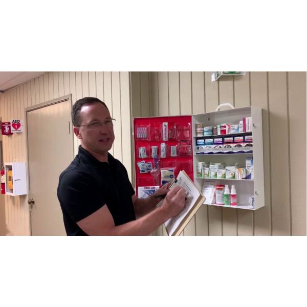 Wall Mounted First Aid Cabinet with Anti-Rust Powder Coating 0.8mm Steel Thickness and Chromium Plating Lock
