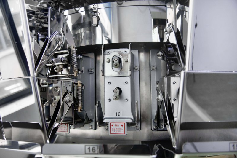 800g Nut Mesin PLC Multihead Weighing Machine 20 Head 1.6L