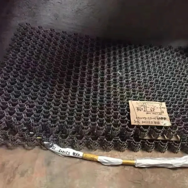 Heat Resistant SS304 Stainless Steel Wire Mesh with 40*40mm 50*50mm Hole Size for Boiler Applications
