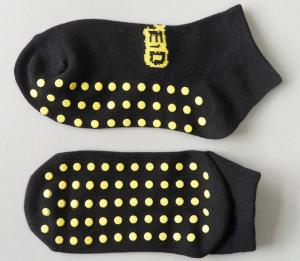 China Custom Logo Non Slip Grip Socks Women Yoga Socks Pilates Ballet Dance Anti Slip Socks on sale
