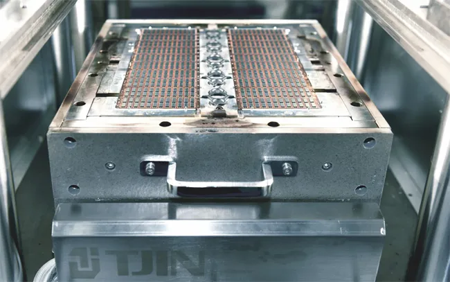 Semi-auto molding machine