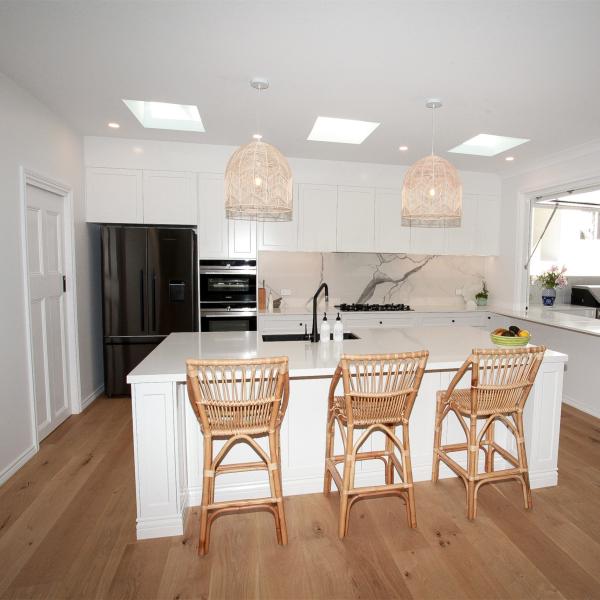 Modern Modular Lacquer Kitchen Cabinet Custom White Shaker Easy Clean