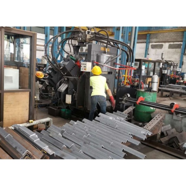 Automatic CNC Angle Punching Marking And Shearing Line With Servo Feeding