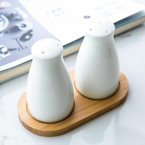 China Custom Ceramic Spice & Pepper Shaker Creative Porcelain Spice Bottles In Bulk on sale