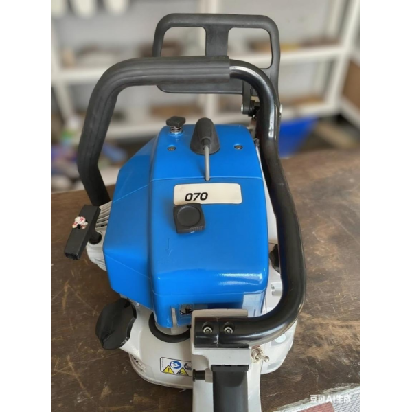 High Power 4.8kw 070/070AV Two-stroke 105cc Industrial Chainsaw With25inch 36inch 42inch Guide Bar and Chain