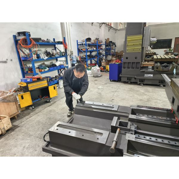 LS-U260 Five Axis CNC Machining Center 30KW With Positioning Accuracy Automotive Parts
