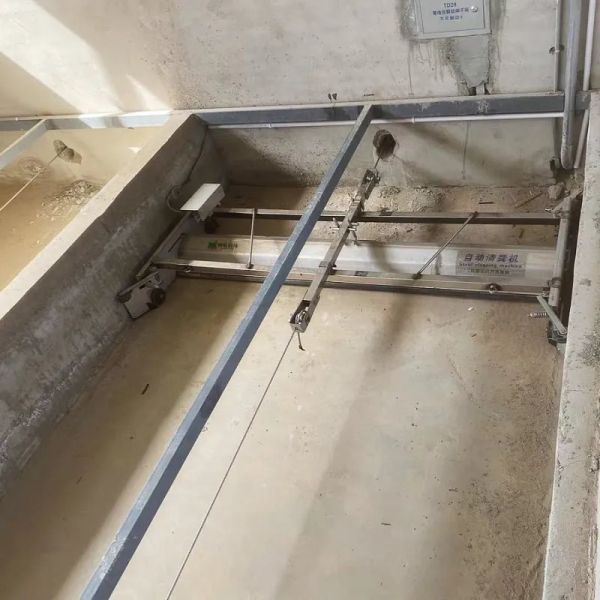 Automatic Manure Scraper Machine with High-Precision CNC Scraper Corrosion-Resistant Transmission Chain and Cycloid Pinwheel Reducer for Poultry Farms