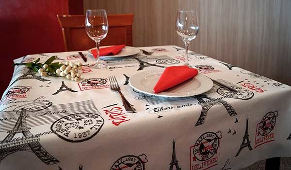 Perforated PP Spunbond Non Woven TNT Table Cloth With Printing Pattern Antibacterial