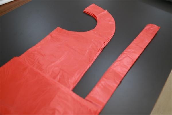 Quality Waterproof Polythene Disposable Surgical Apron Individually Folded Flat Packed for sale