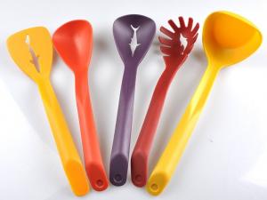 Buy cheap High quality 5-piece nylon kitchenware utensils set magnetic kitchenware set with unique design product