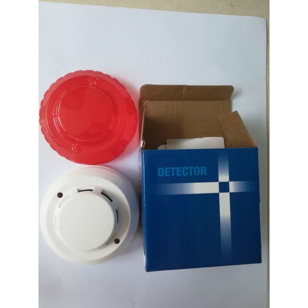 2 wired conventional smoke detector with white color used for hotel building villa