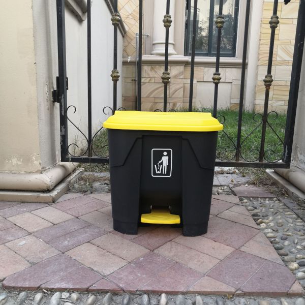 100L Outdoor Large Commercial Plastic Trash Can Household Trash Can with Lid Office Foot-operated Trash Can