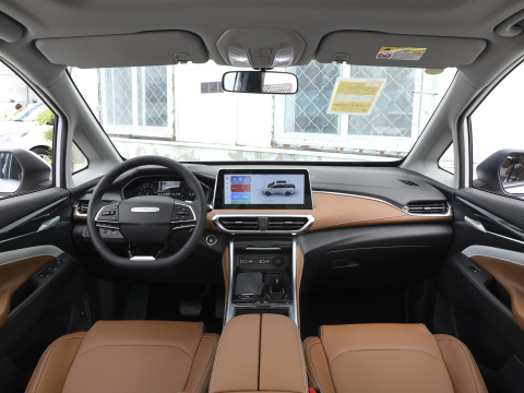 SAIC MAXUS G50 PLUS High Speed Gas Car with 4 Airbags Customized