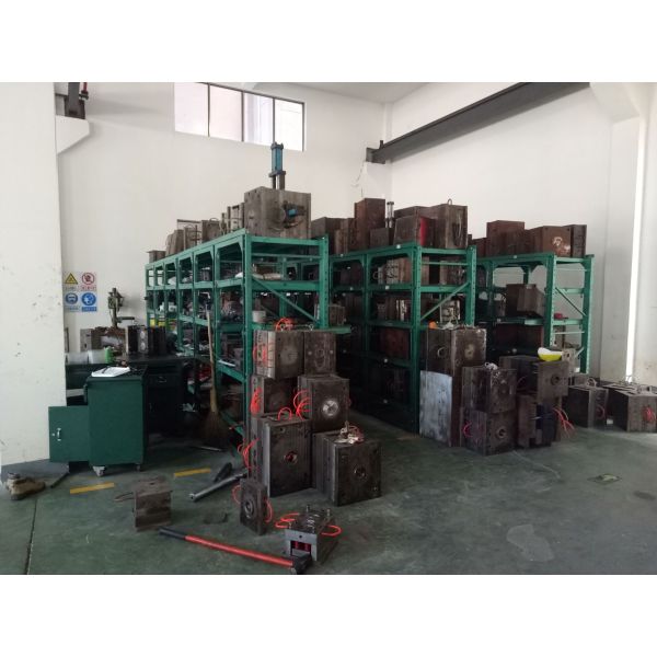 FB125353 Stainless steel multi-function scraper & chopper with scale