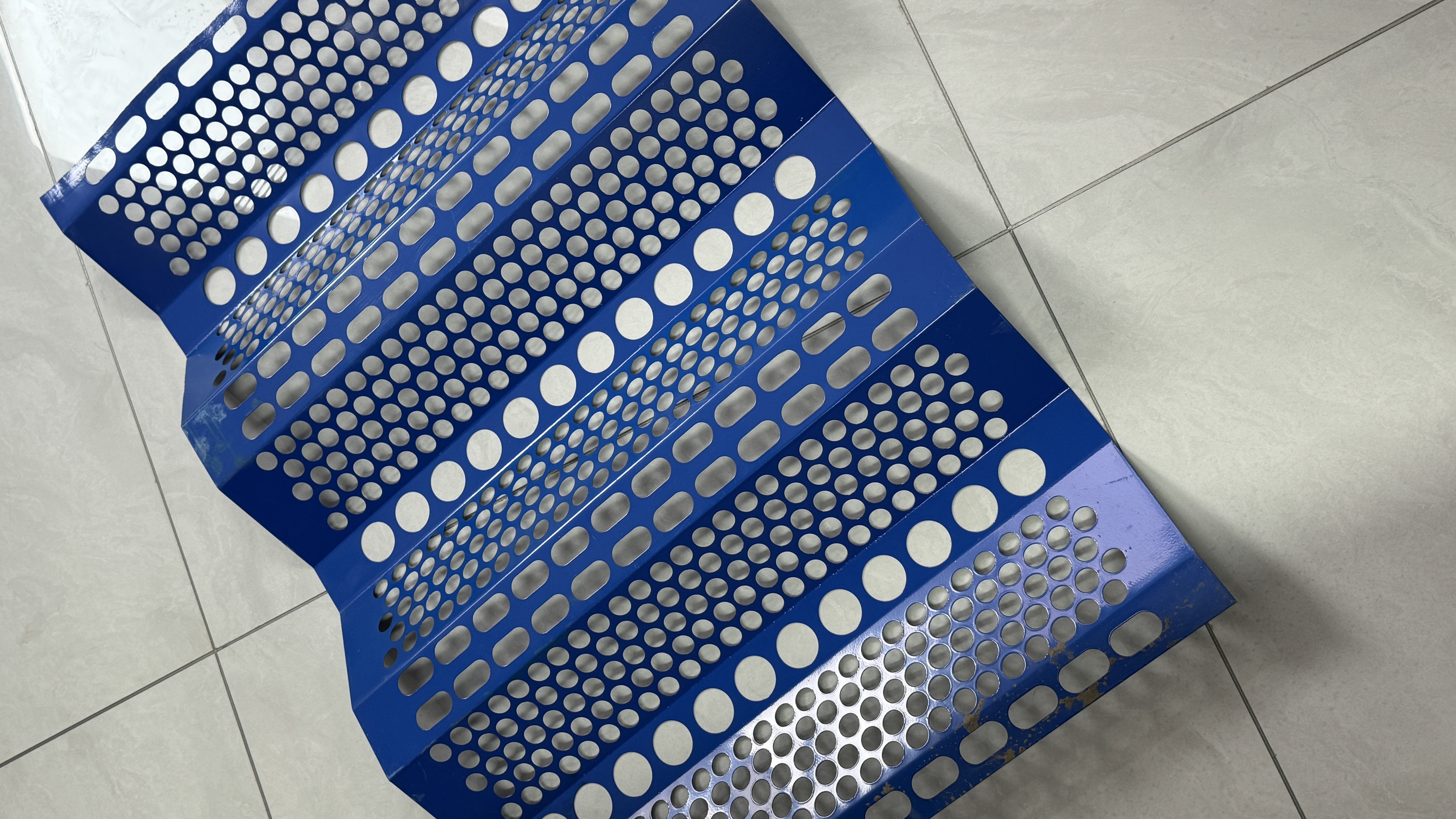 Blue Special Shaped Hole Perforated Metal Screen Divider