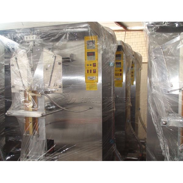 Adjustable Liquid Sachet Packing Machine / Liquid Pouch Filling Equipment Simple Operation