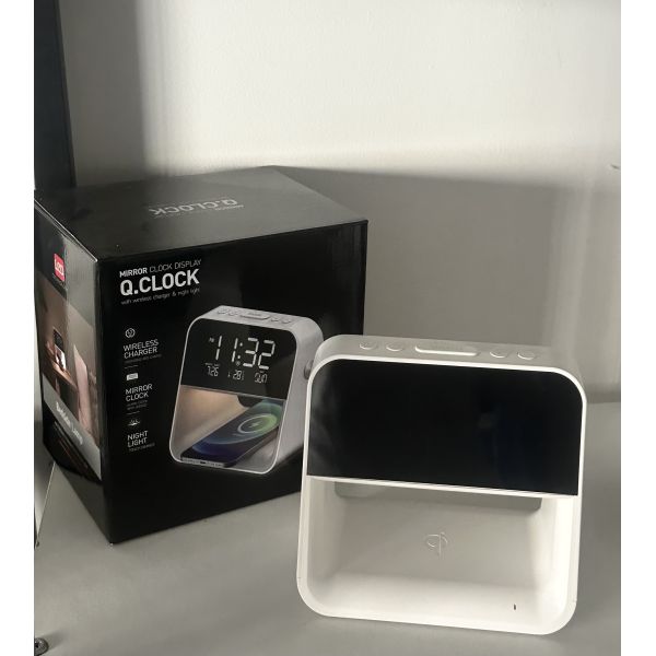 Multifunctional 15W Fast Charging Phone Charger Desk Lamp Touch Dimming Large Display Alarm Clock Night Light Dock