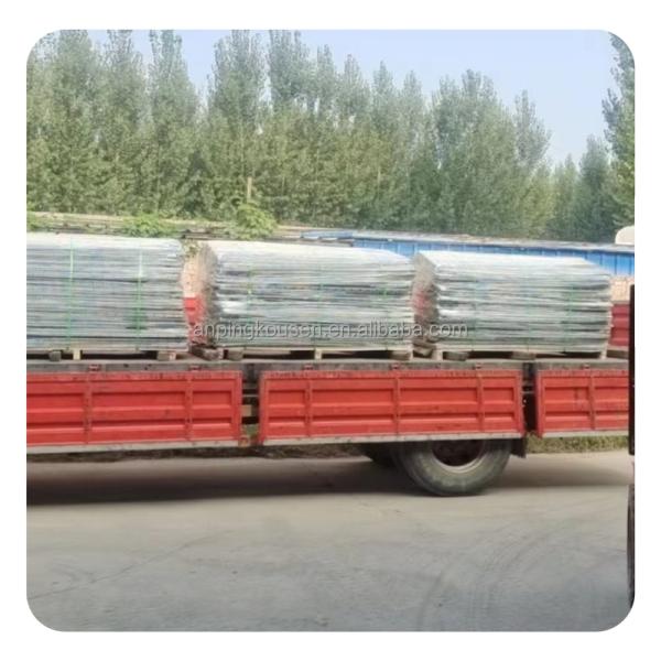 Square/Rectangular Post 3D Galvanized Garden Wire Mesh Fence with Steel