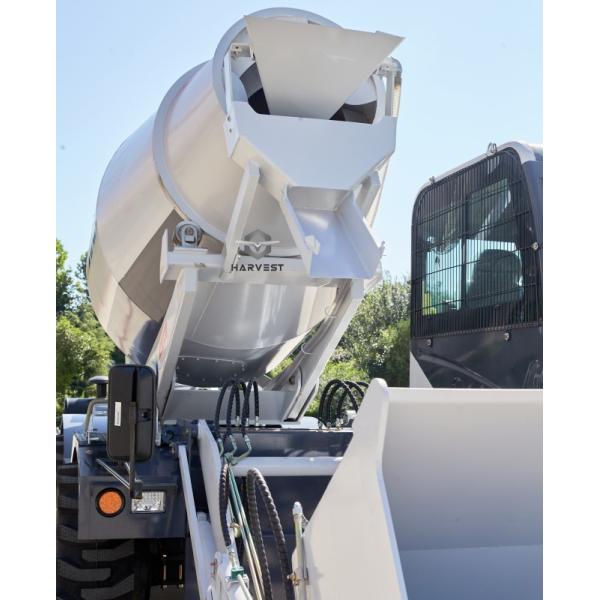 5.5m3 Self Loading Mixer with Powerful Cummins Engine Hot Sale In Qatar