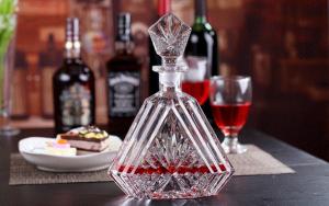 Buy cheap 600ml Wine Decanter Whiskey Glass Bottle With Lid Height 29cm For Alcohol Bar product