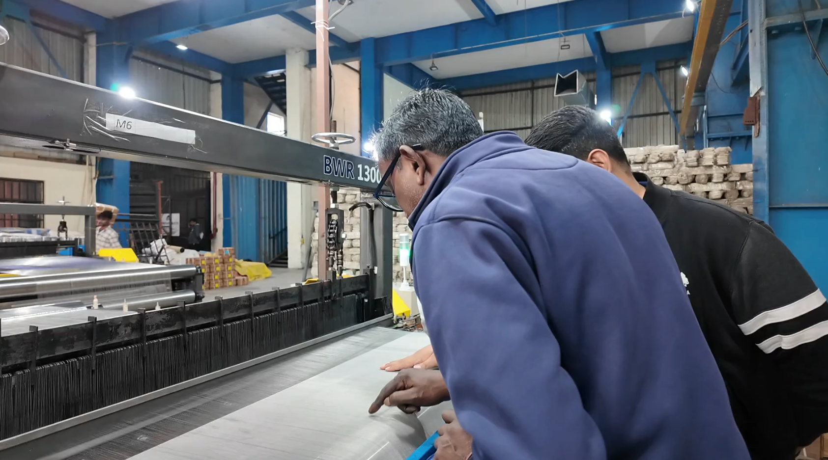 Wire Mesh Weaving Machine AG1300D Full Automatic CNC Metal Mesh Loom