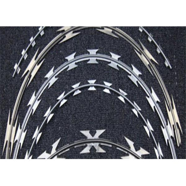 Hot Dipped Galvanized Razor Barbed Wire BTO 22 450mm Coil 0.8mm thickness