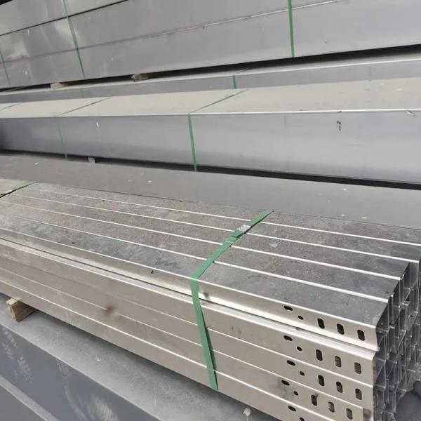 Smooth Surface Straight Cable Tray HDG UV Resistance Excellent