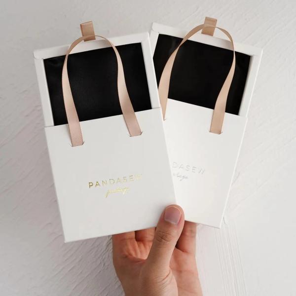 Rectangular Jewelry Packaging Box Elegant Presentation Package Recyclable