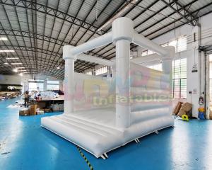 China Public 18OZ PVC Inflatable Bounce Houses Quadruple Stitching on sale
