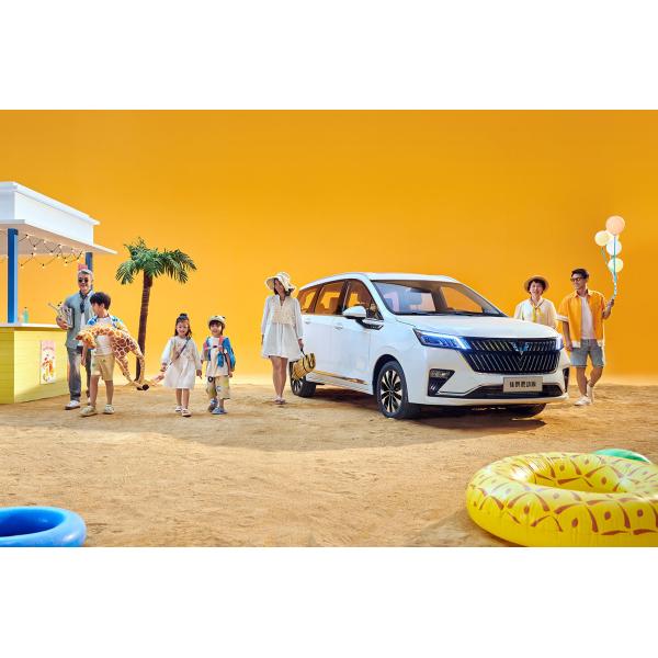 Wuling Jiachen Lithium Battery Hybrid Electric Car with 5-door 7-seat Body Structure