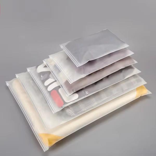 Customizable EVA CPE/PE Clear Zip Bags For Clothes With Easy Open Close Sealing