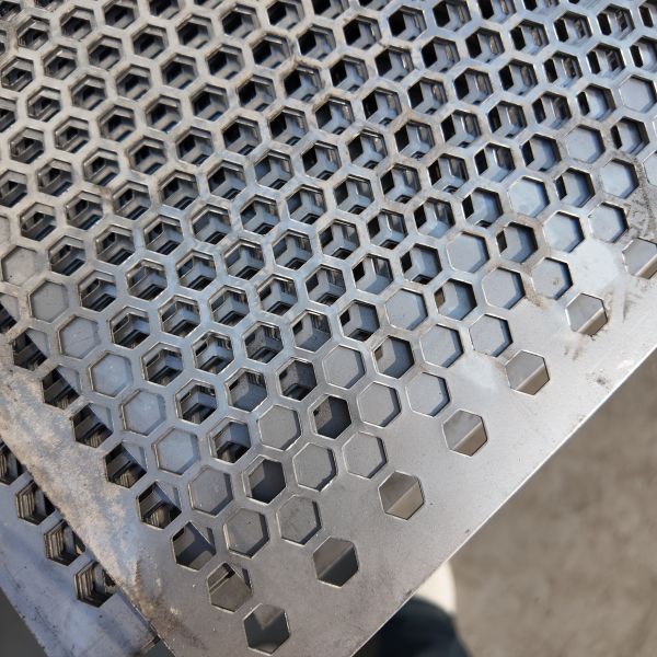 0.8mm Thick Perforated Galvanized Steel Sheet White Decorative