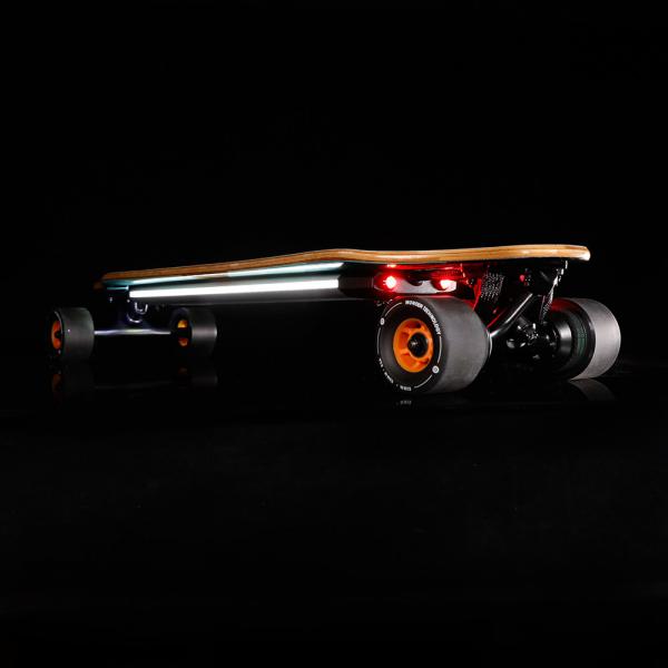 Quality Dual Hub Motor Portable Adult Electric Skateboard Hand Free With PU Wheel for sale